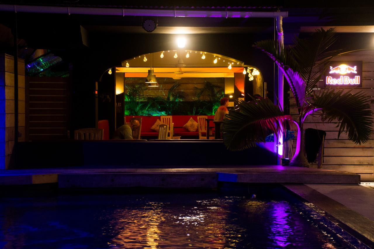 Le Pole Hotel Grand Baie Exterior photo