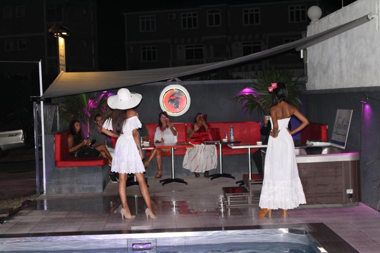 Le Pole Hotel Grand Baie Exterior photo