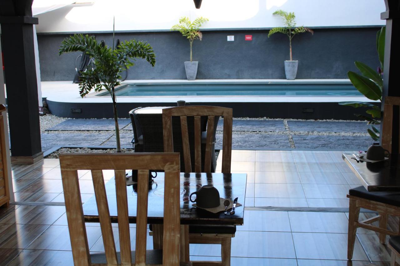 Le Pole Hotel Grand Baie Exterior photo